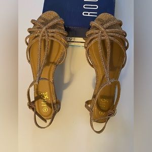 Rouge Women Bronze Sandals